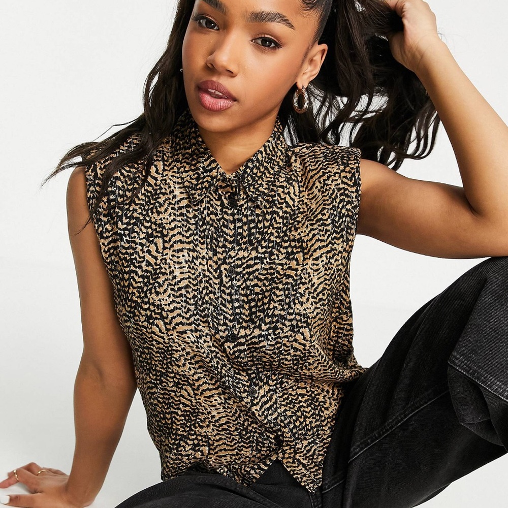 NWOT PIECES Animal Print blouse with shoulder pads US S